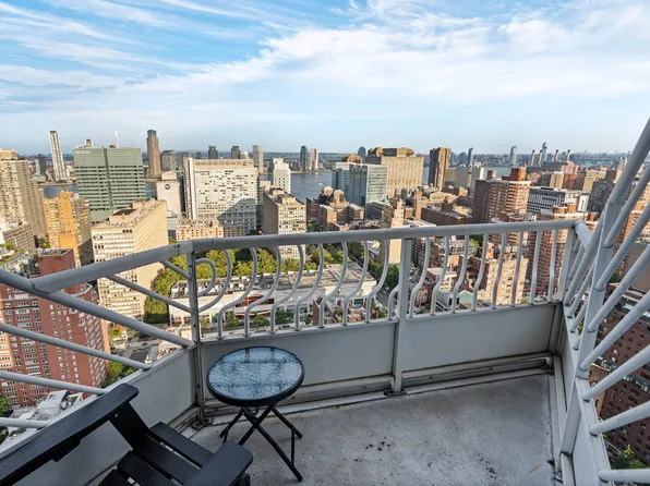 200 East 32nd Street image 9 of 16