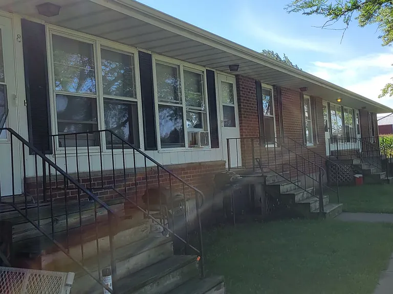 400 & 401 Scranton St — Photo 33
