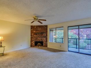 12600 NE 145th St APT G52, Kirkland, WA 98034