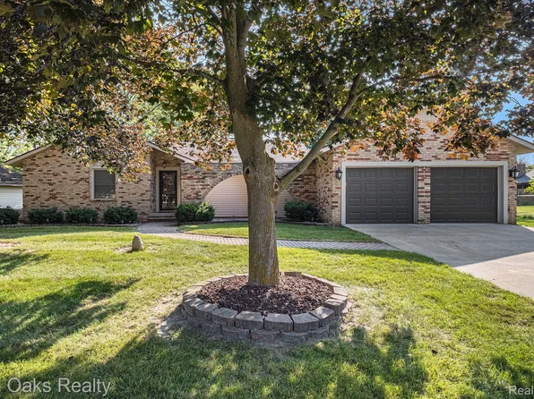 6317 McKenzie Cir, Flint, MI 48507