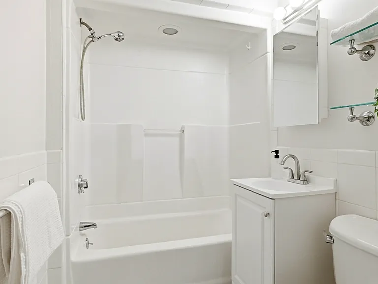 77 Swan St #2 — Photo 9