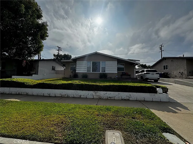 724 Cordelia Ave — Photo 3