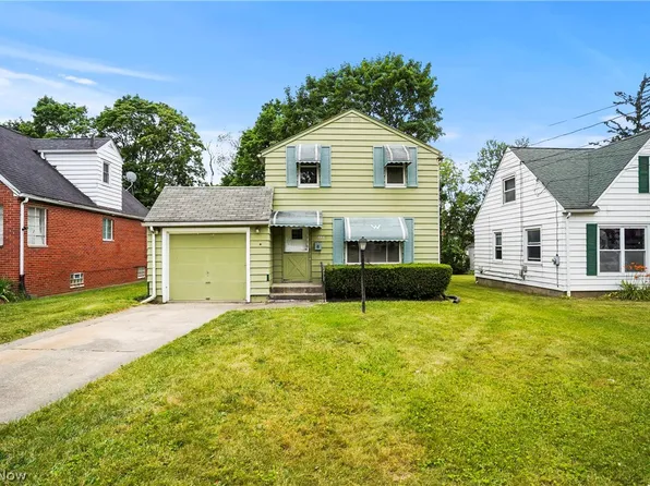 886 Packard Dr, Akron, OH 44320