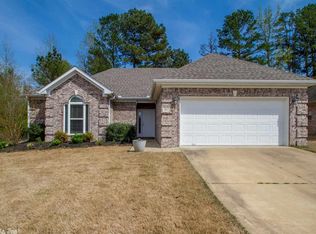 1102 Oak Glenn Loop, Bryant, AR 72022