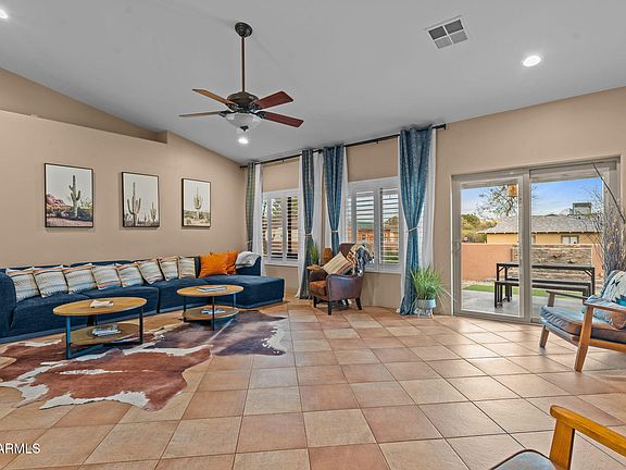 4th image of 859 N POPPY Street