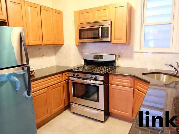 2nd image of 59 Crescent Pl #1