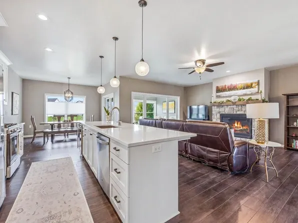 7989 Oakmont Way #403, Egg Harbor, WI 54209