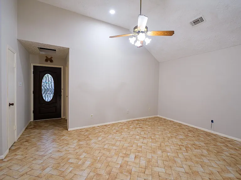 7521 Brookleaf Dr — Photo 2