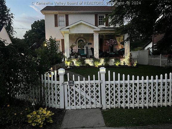 2nd image of 4004 Noyes Ave