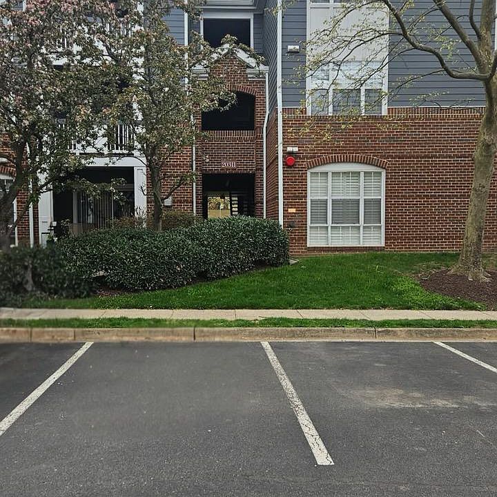 1st image of 20311 Beechwood Ter Unit 303