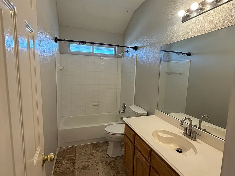 Upstairs full bath