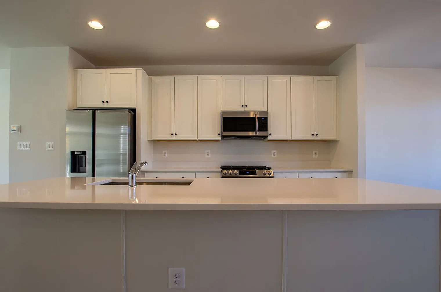 4 bed, 3.5 bath, 2744 sqft, $8,269 — Photo 2
