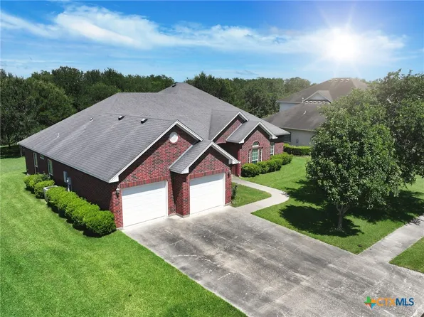309 Willowbend Dr, Port Lavaca, TX 77979