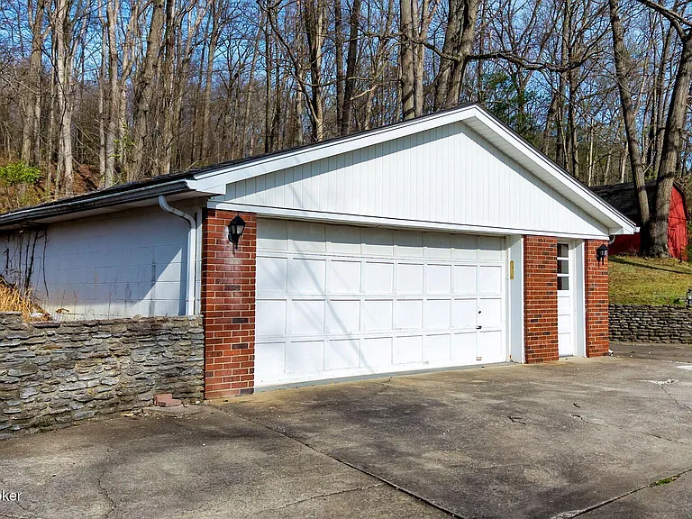 8199 Arnoldtown Rd — Photo 4