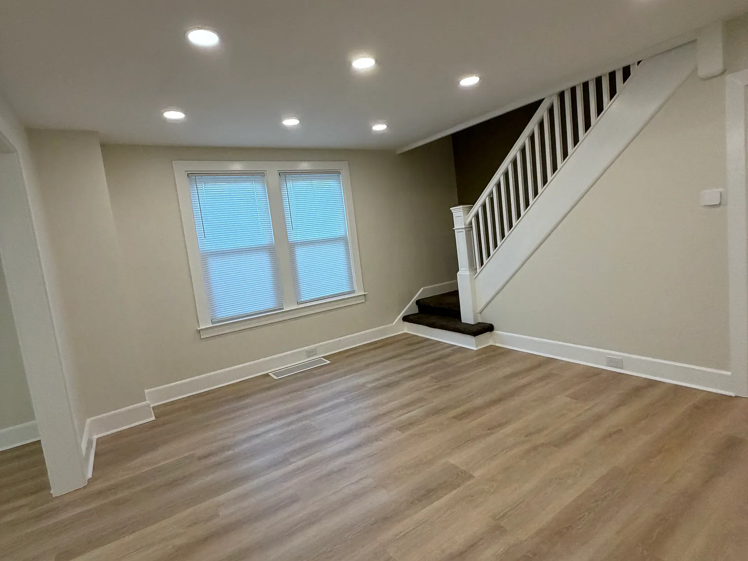 4 bed, 1.5 bath, 1230 sqft, $2,050 — Photo 4