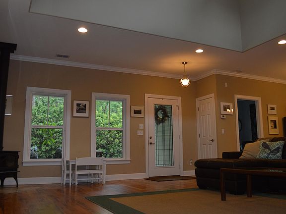 5th image of 1815 Linden Ln