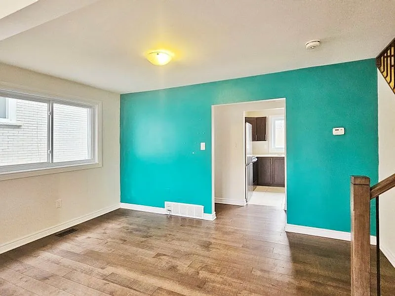 2700 Howe Street — Photo 4