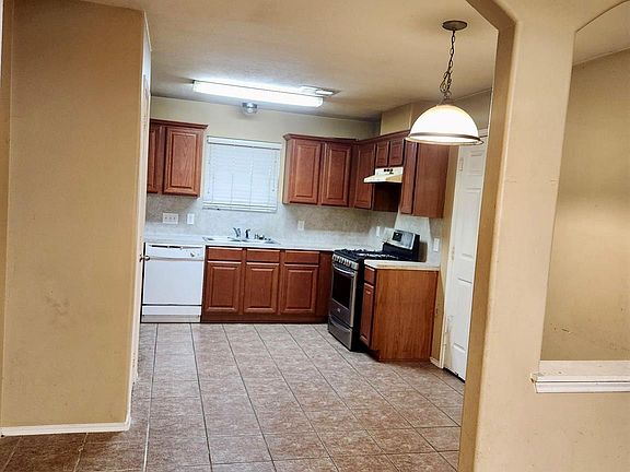 4th image of 1118 Aster Rd