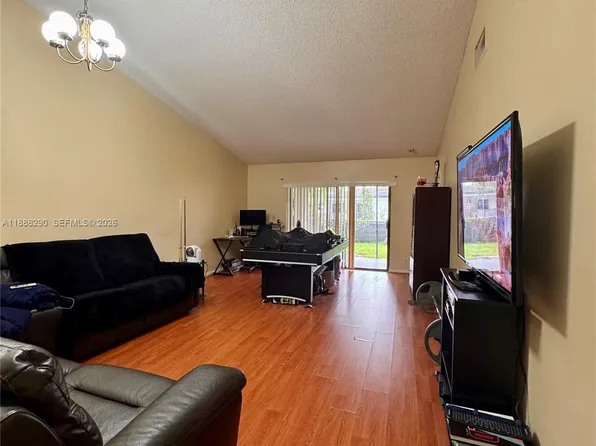 2595 NW 123rd Ave, Coral Springs, FL 33065