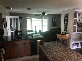 7406 Manslick Rd, Louisville, KY 40214