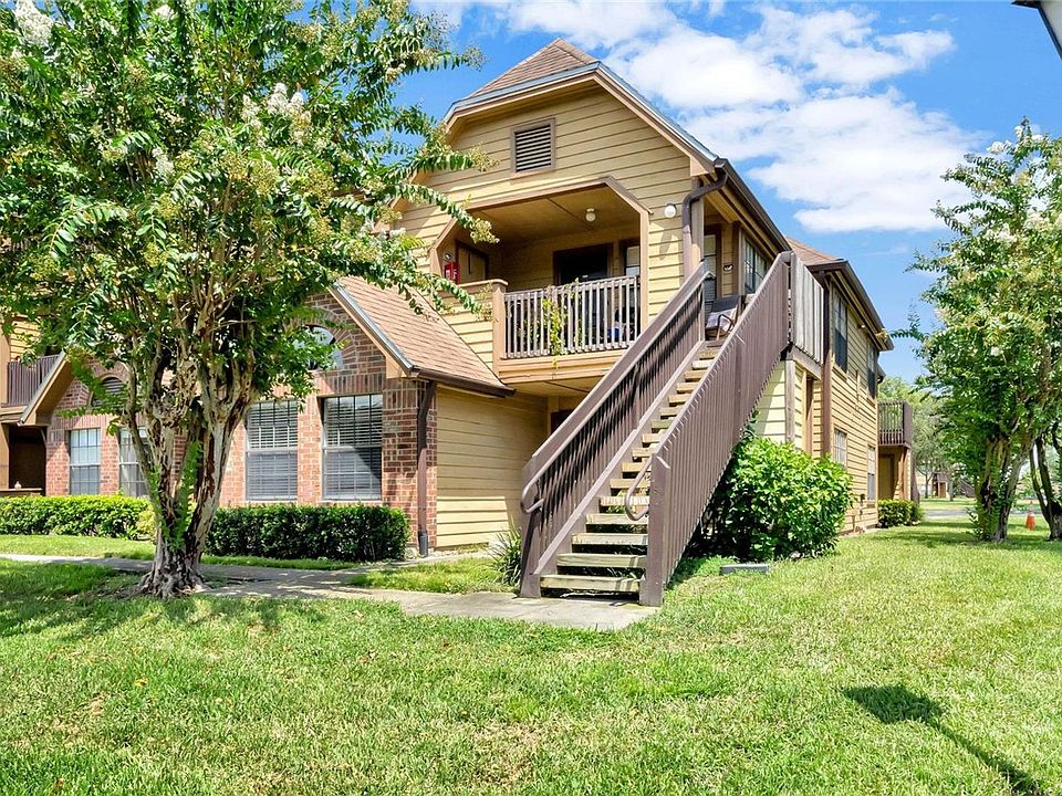 1st image of 390 Woodside Dr Unit 105