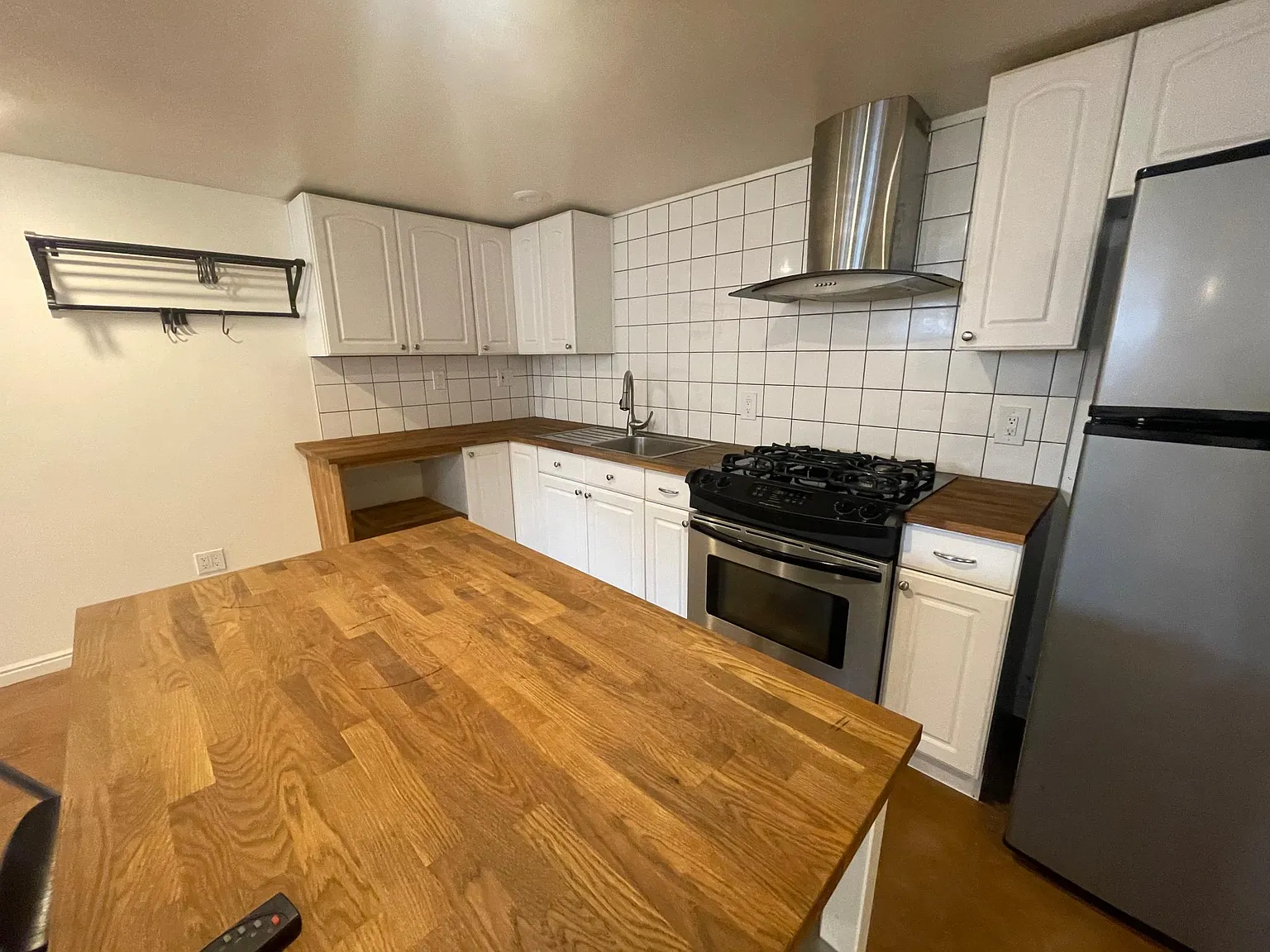 832 E Elgin Ave — Photo 4