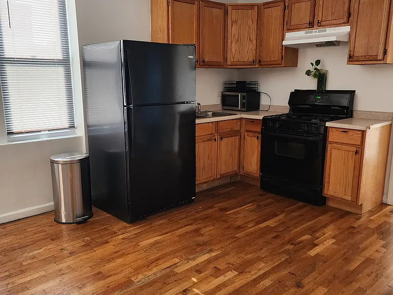 2525 W North Ave #2 — Photo 8