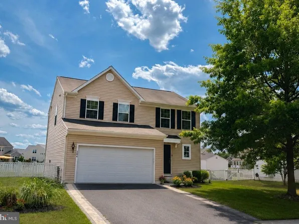 304 Christiana River Dr, Clayton, DE 19938