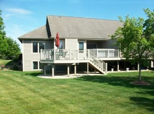 W264N2055 Deer Haven Ct #B, Pewaukee, WI 53072