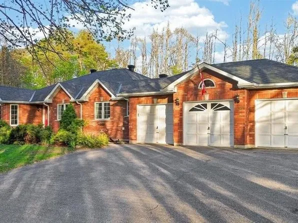 1775 Loretta Ave, Severn, ON L3V 7W2