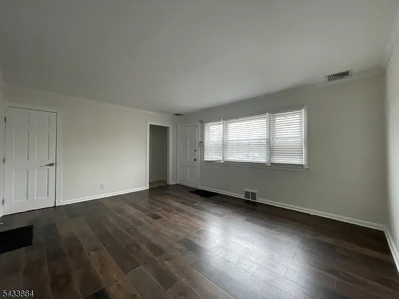 3 bed, 1440 sqft, $3,800 — Photo 2