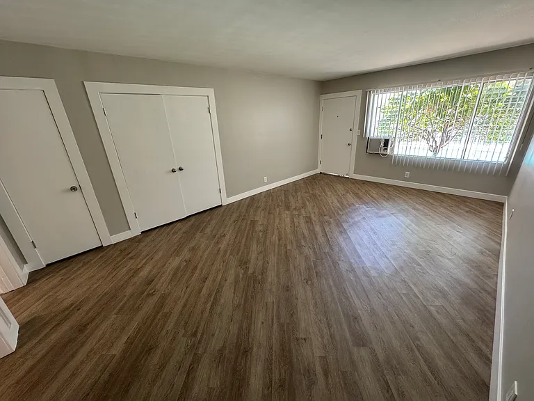 The Russell Riviera — Photo 15