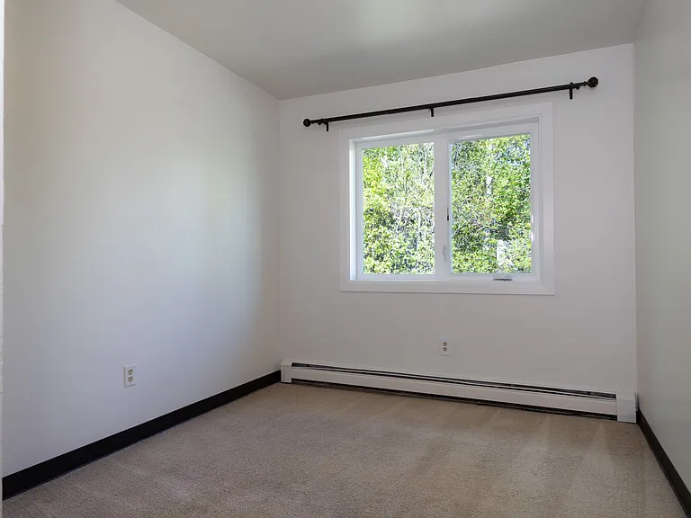 4798 Glasgow Dr — Photo 9