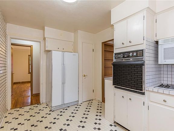 5th image of 2904 Meadow Ln