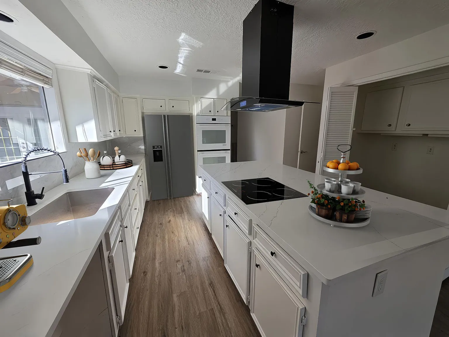 4 bed, 2.5 bath, 2633 sqft, $979 — Photo 2