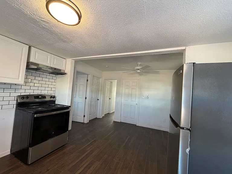 241 S California St — Photo 35
