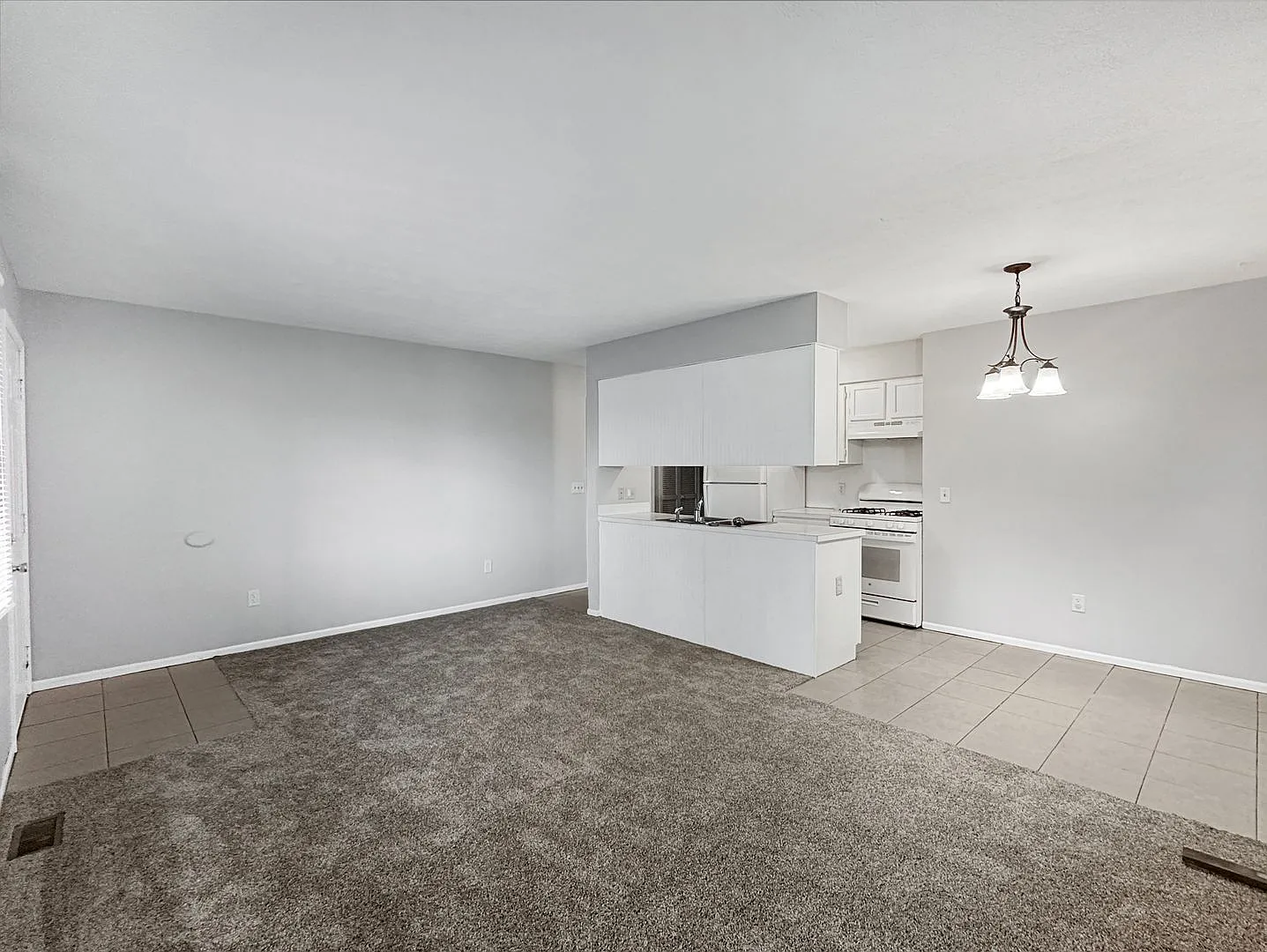 2 bed, 1.0 bath, 900 sqft, $1,325 — Photo 3