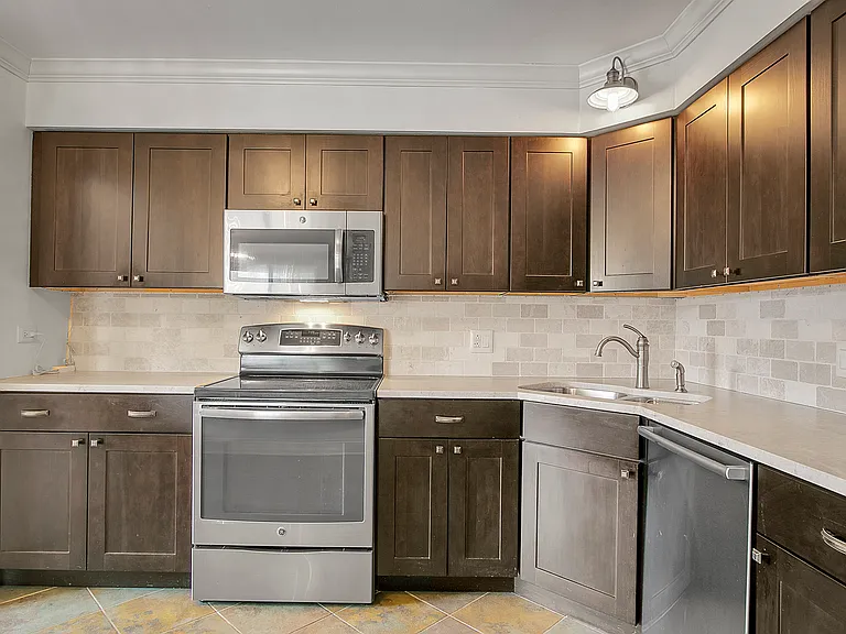 1002 Castilian Ct #302 — Photo 8