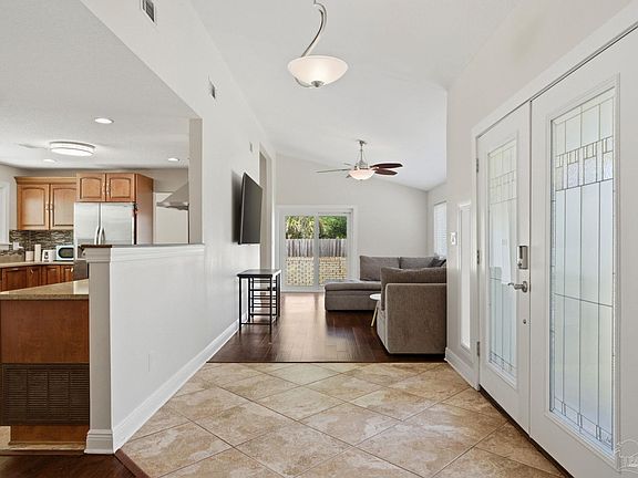 5th image of 3910 Croydon Rd