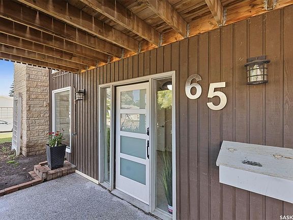 3rd image of 65 Rennie PLACE