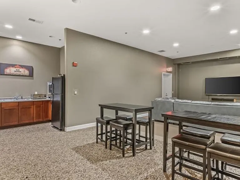 Madison Apartments — Photo 37