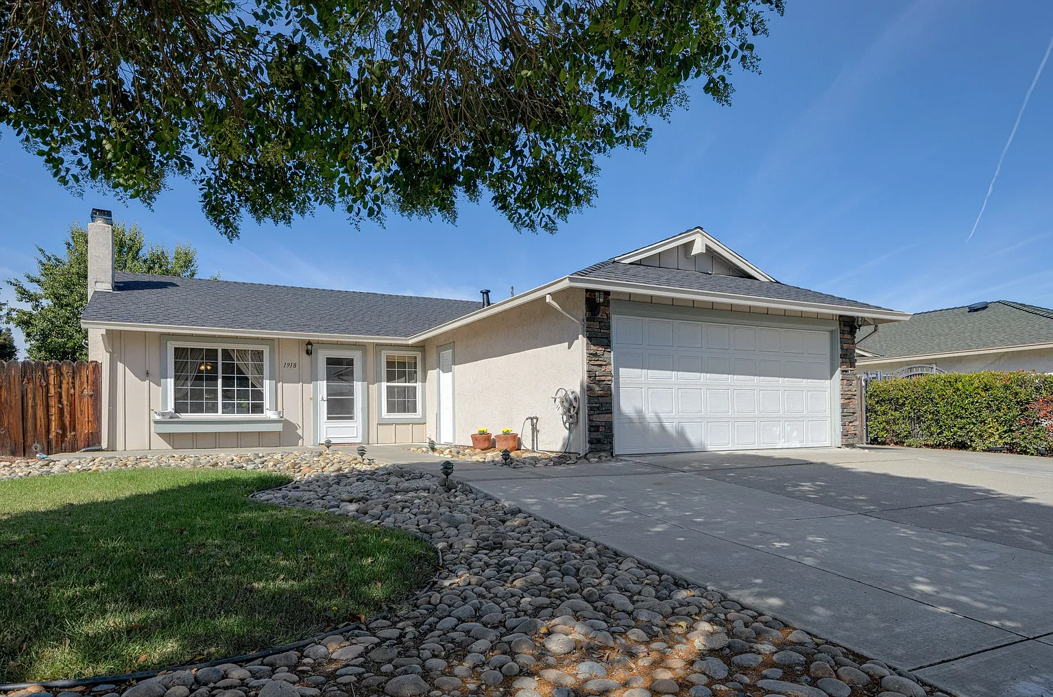 1918 Carnation Cir photo 1