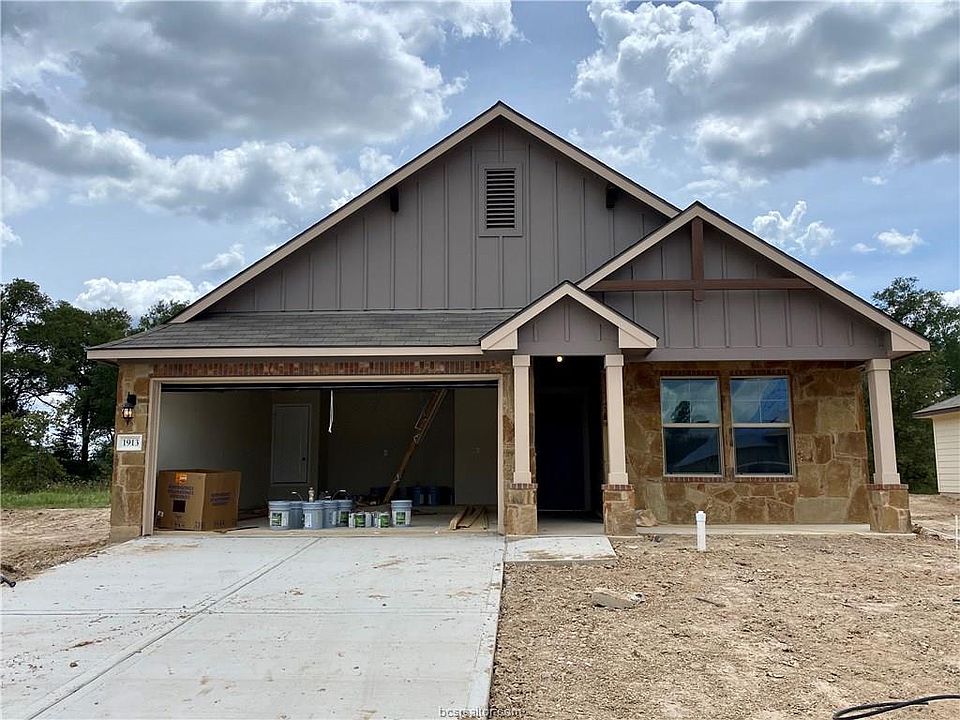 1st image of 1913 Thorndyke Ln