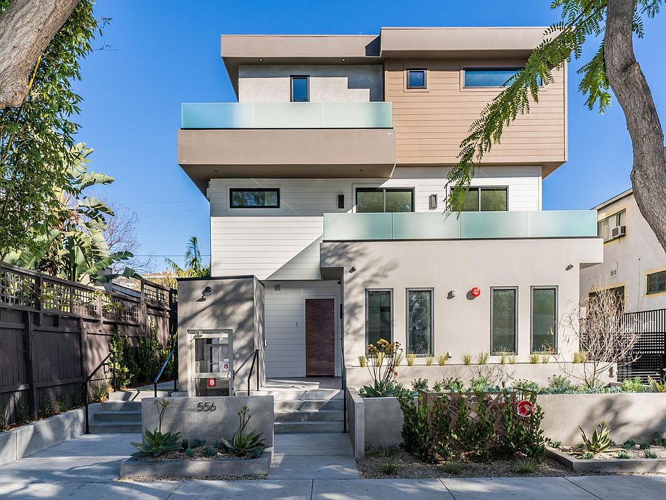 1st image of 556 N Flores St #4