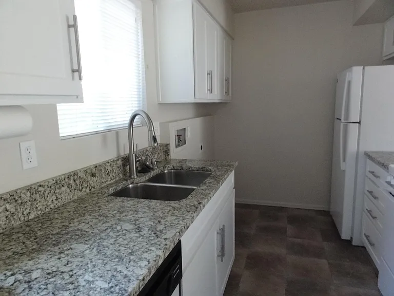 1206 Iowa Ave — Photo 4