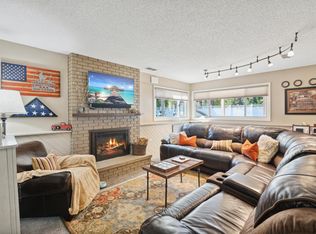 4505 Oak Leaf Dr, Vadnais Heights, MN 55127