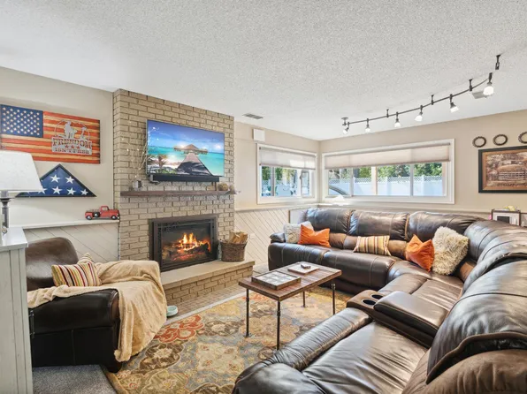 4505 Oak Leaf Dr, Vadnais Heights, MN 55127