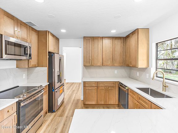 3rd image of 4845 Hawley Rd