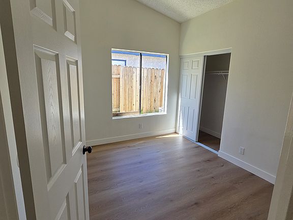 4th image of 14179 Rosewood Dr