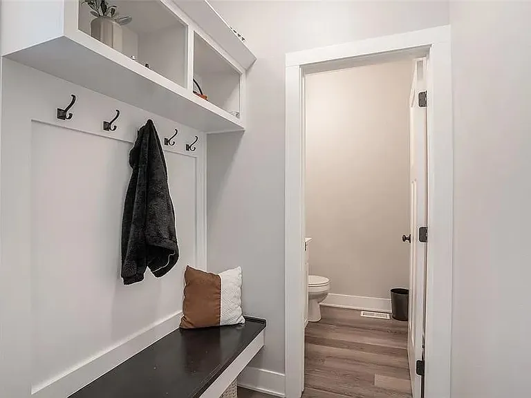 3217 Lakeview Dr SE — Photo 9
